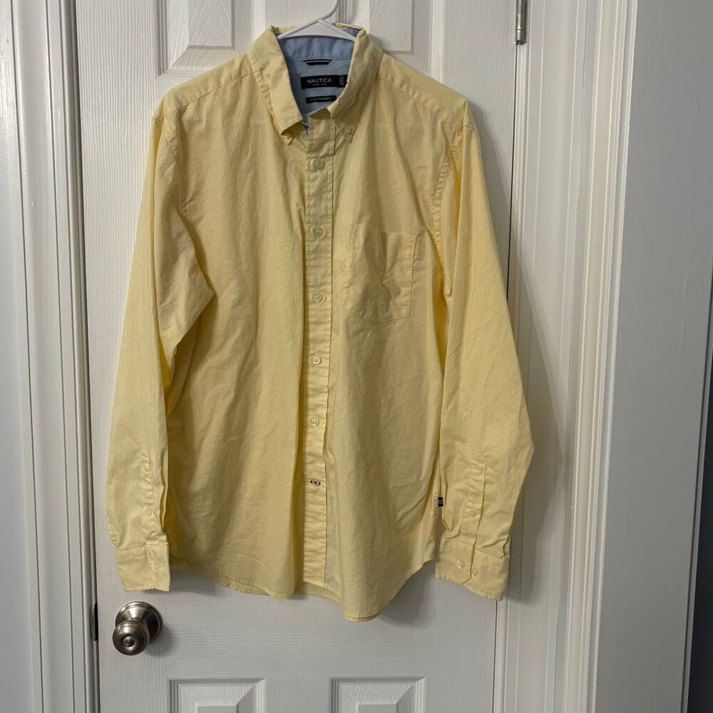 Nautica Men’s Light Yellow Button-Down Shirt Large A Bit Trimmer 100% Cotton Cas - Picture 1 of 8